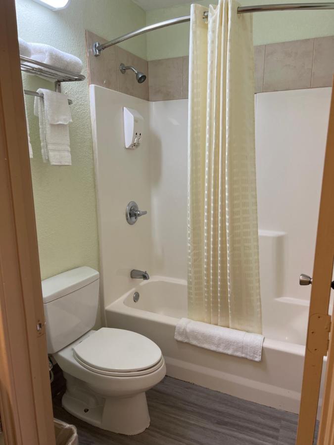 Budget Inn Hallettsville Esterno foto